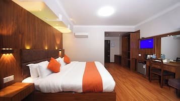 Super Deluxe with Bathtub | Premium bedding, Select Comfort beds, in-room safe, desk