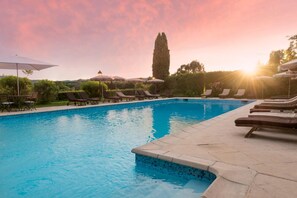 Piscine extérieure (ouverte en saison)