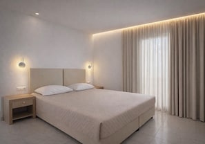 Estúdio | Cofres nos quartos, quartos à prova de som, berços grátis, roupa de cama