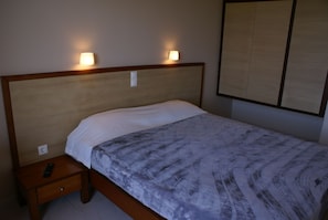 In-room safe, soundproofing, free cribs/infant beds, bed sheets