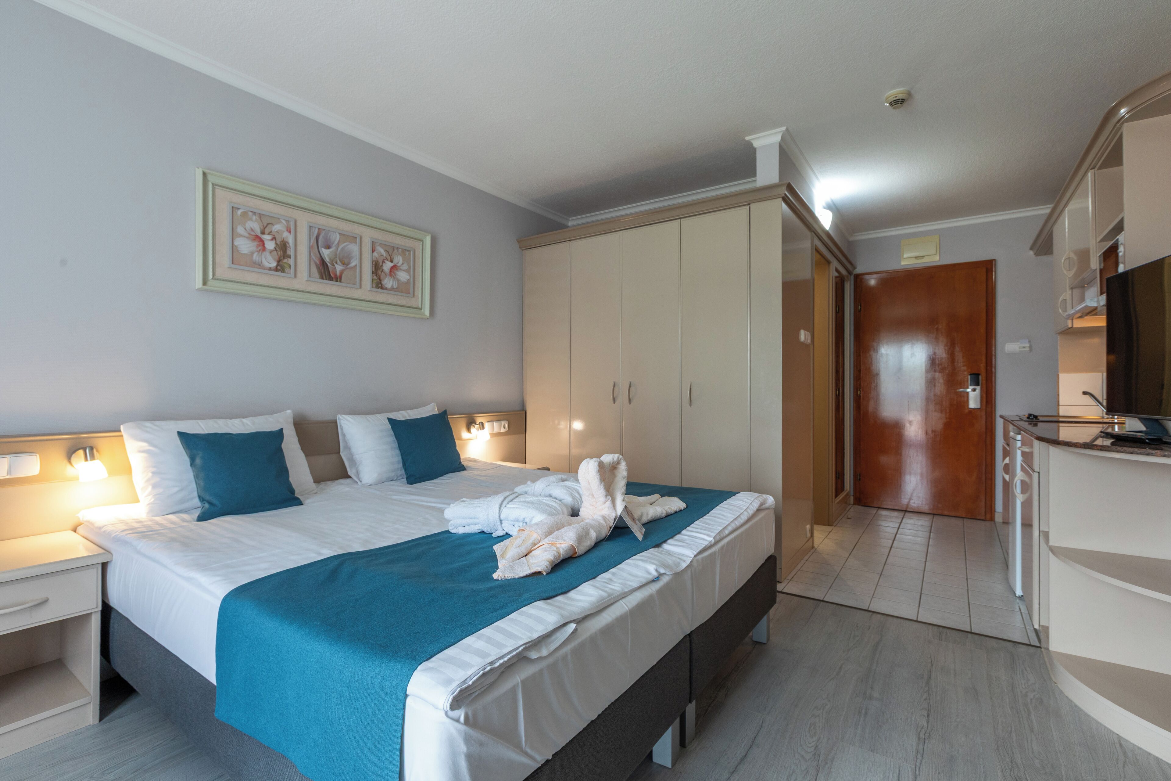 Apartamento standard | Roupas de cama premium, camas com colchões pillow-top