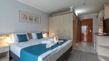 Standard Apartment | Premium bedding, pillow-top beds, in-room safe, desk