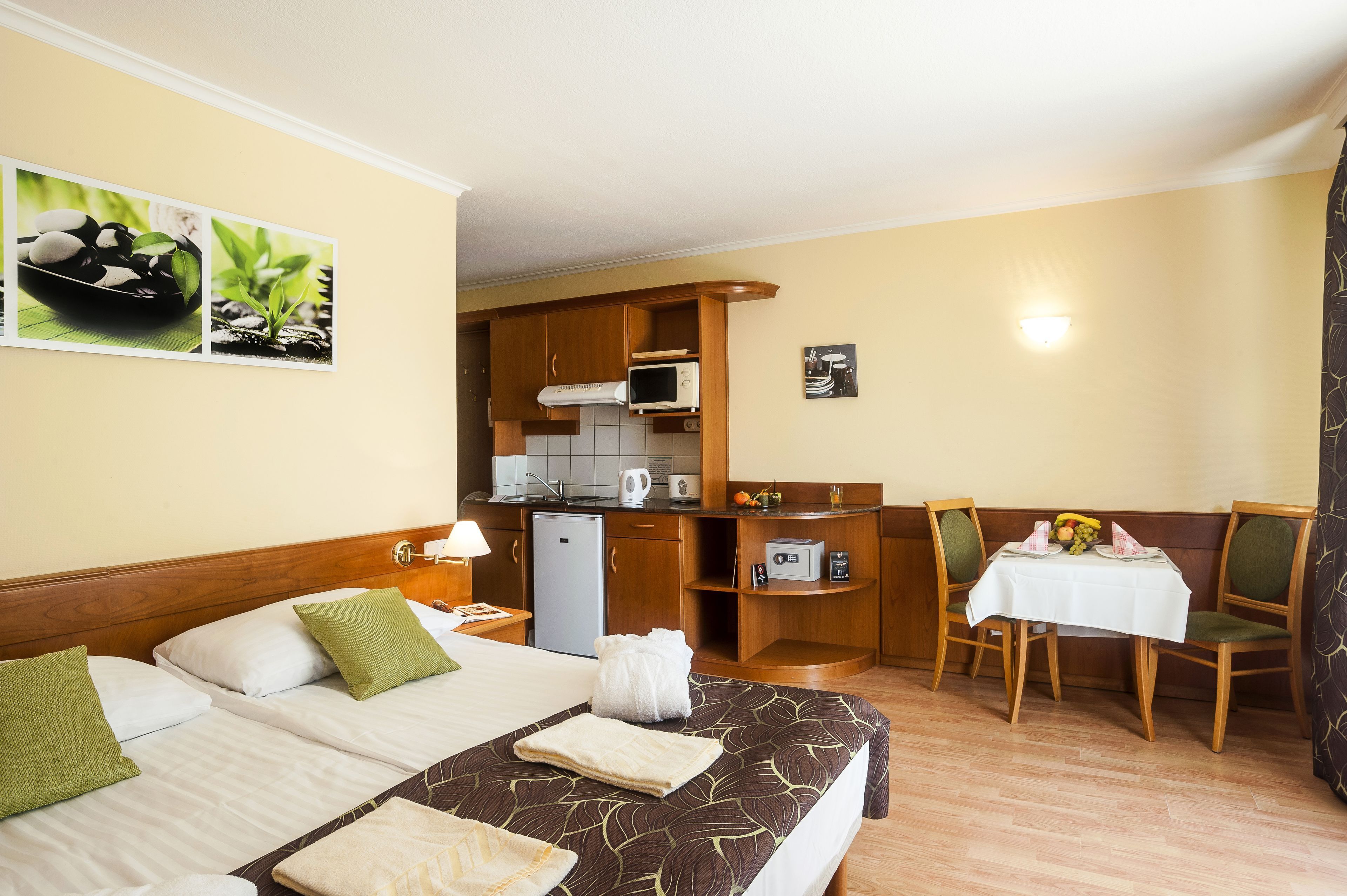 Premium bedding, pillowtop beds, in-room safe, desk