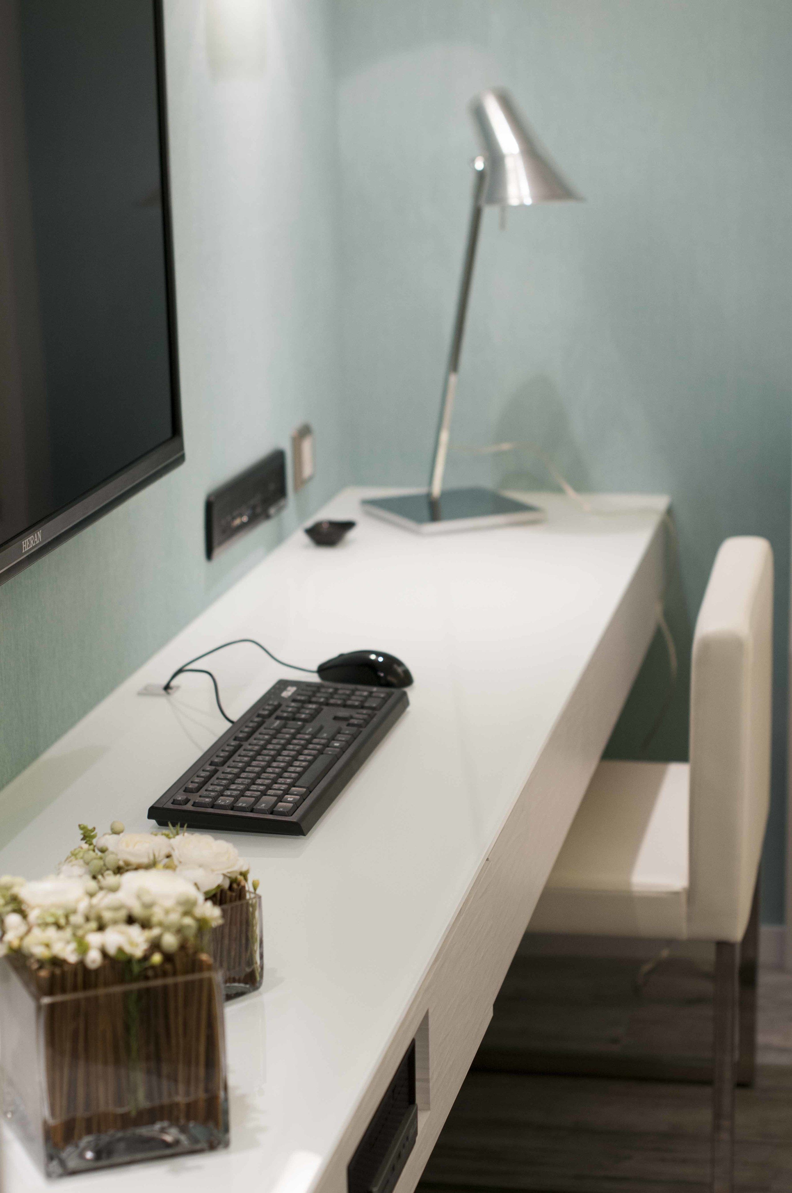 1 bedroom, premium bedding, down duvets, free minibar