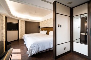 Quadruple Room (Non-smoking) | Premium bedding, down duvets, free minibar, in-room safe - The Cloud Hotel Kaohsiung (Kaohsiung)