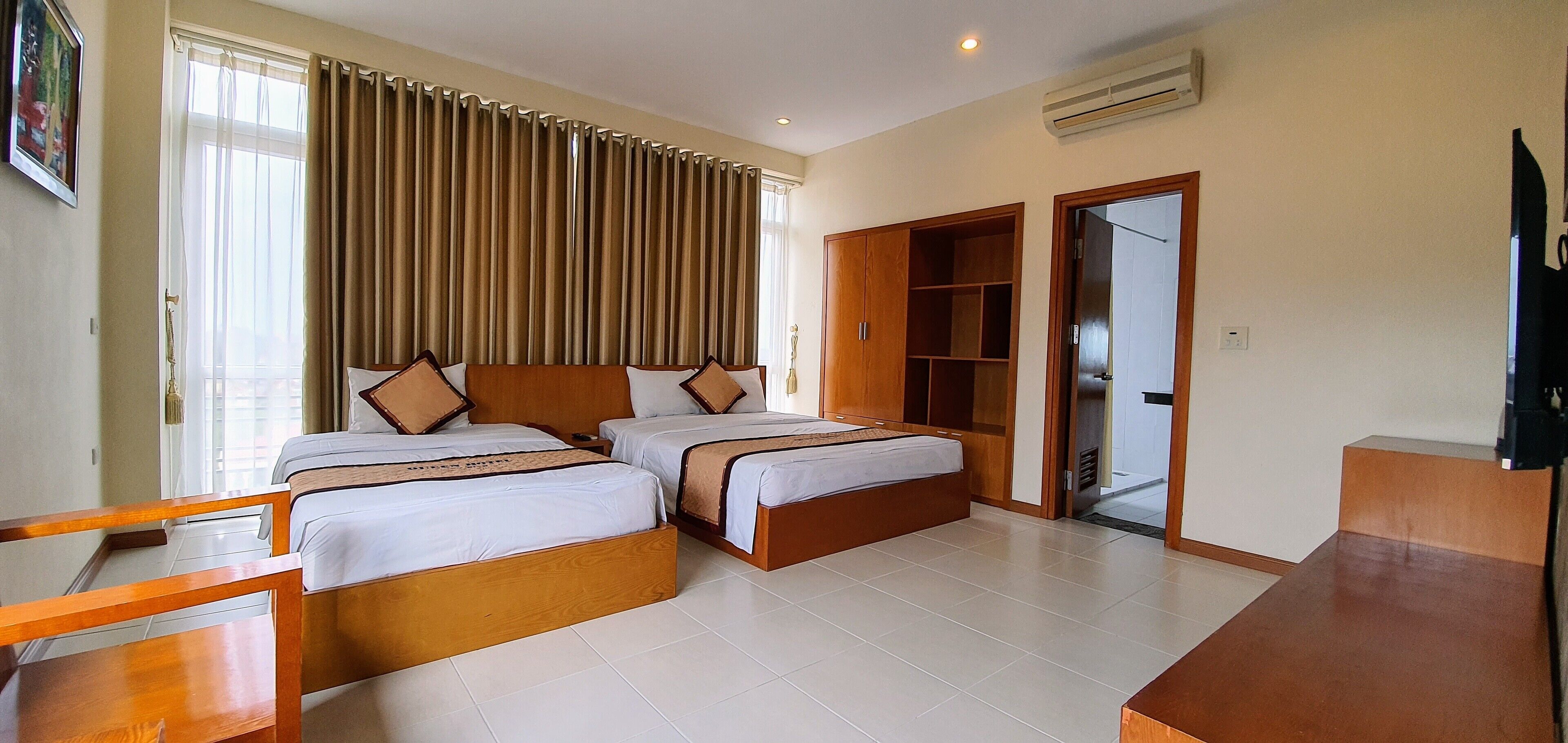 superior room | minibar, desk, rollaway beds, free wifi