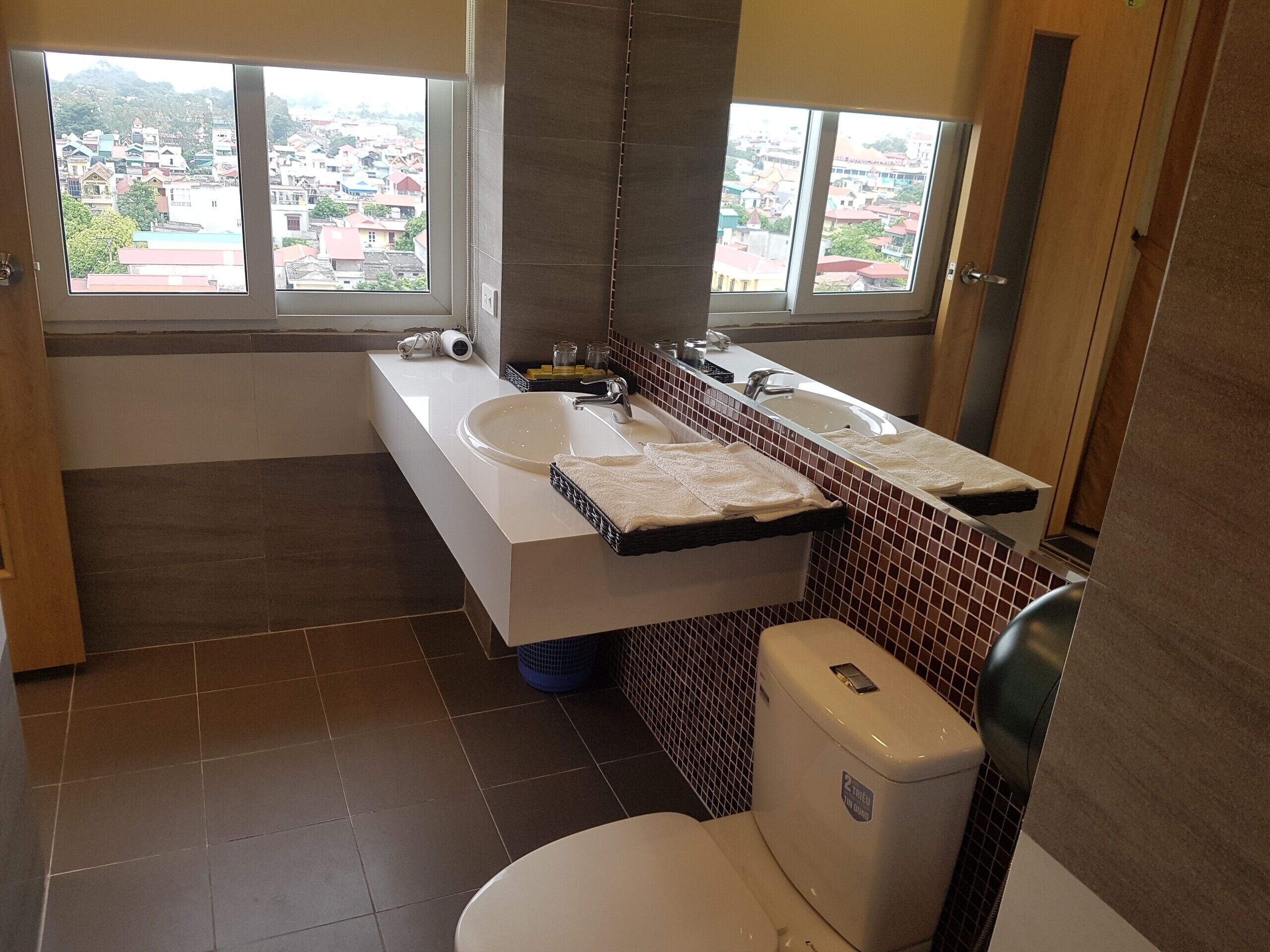 deluxe room | bathroom | shower, hair dryer, slippers, towels