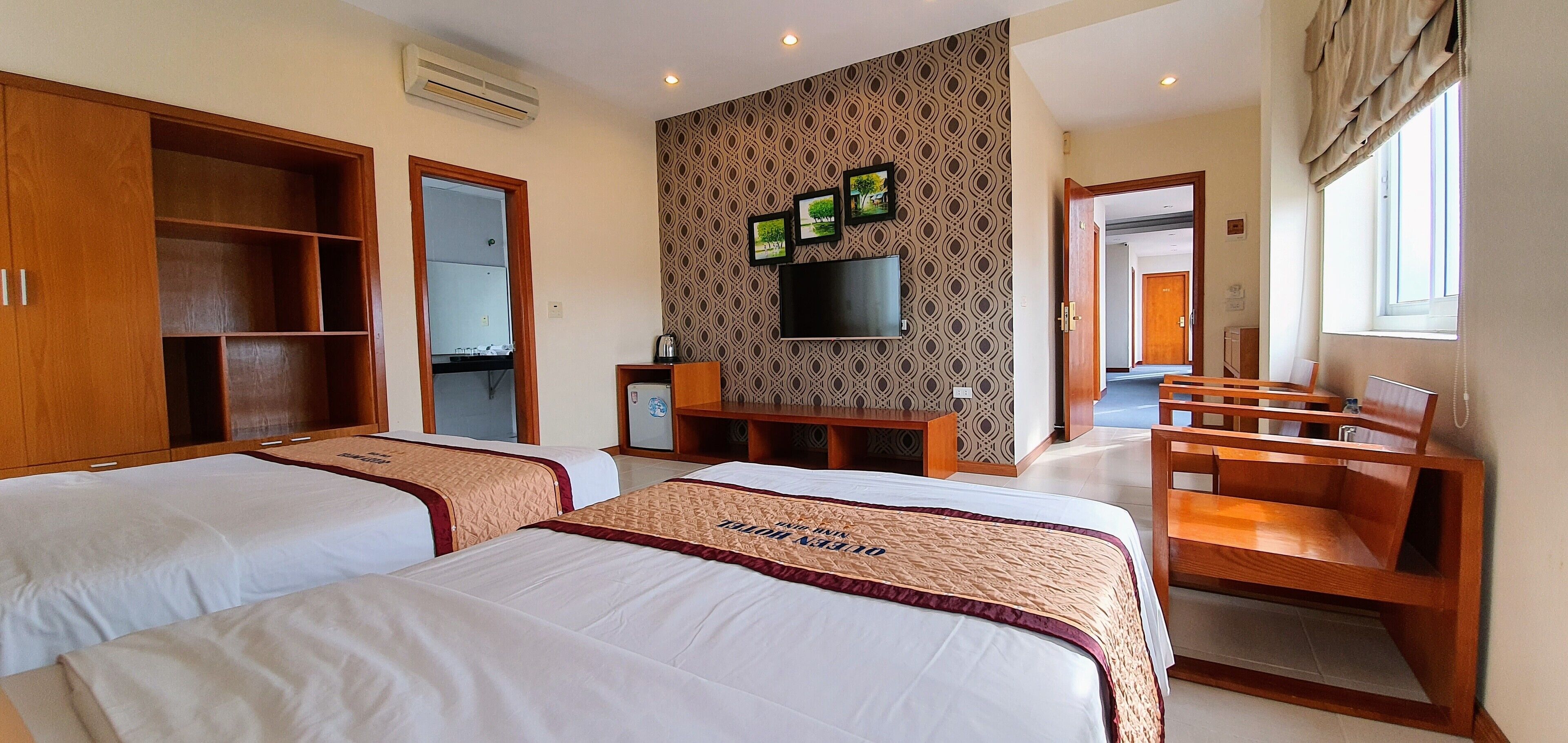 superior room | minibar, desk, rollaway beds, free wifi