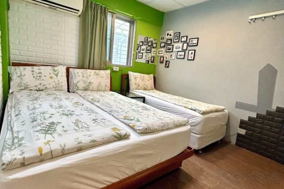 13 bedrooms, desk, blackout drapes, soundproofing