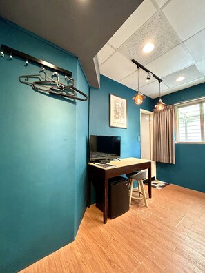 Habitación triple estándar | 13 dormitorios, decoración individual, mobiliario individual