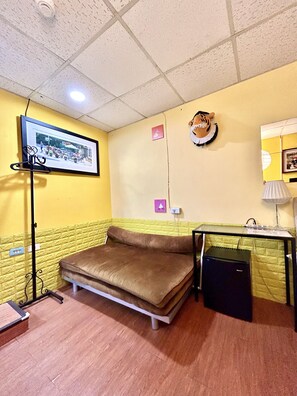 Habitación económica, 1 cama doble | 13 dormitorios, decoración individual, mobiliario individual