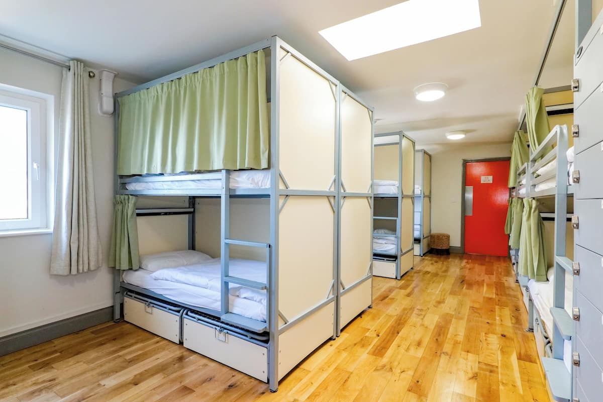 Dormitorio compartido estándar | Wifi gratis y ropa de cama