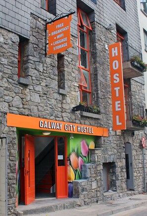 Front of property - Galway City Hostel & Bar (Galway)