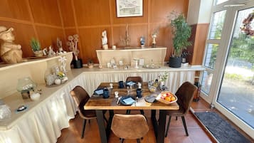每日供應歐陸早餐 (每人 EUR17.50)
