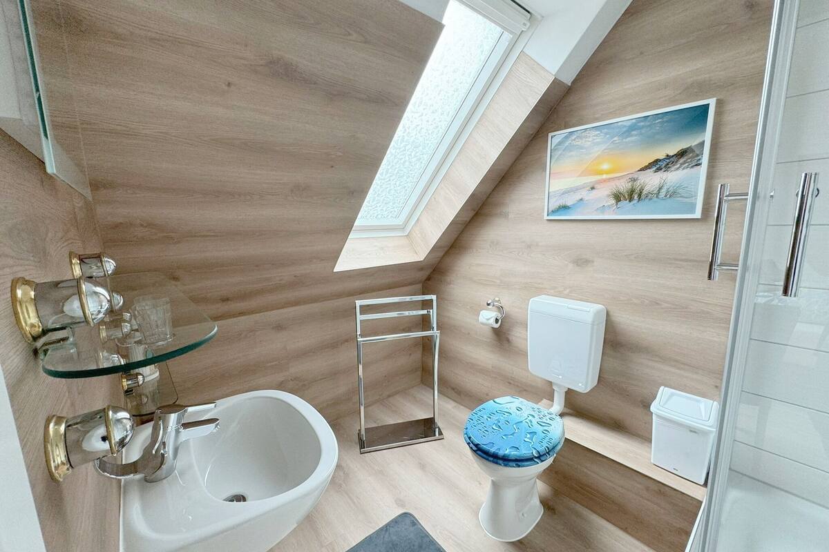 junior double room | bathroom | shower, hair dryer, towels