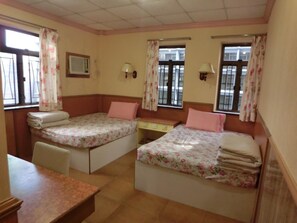 Rollaway beds, free WiFi - Traveller Friendship Hostel (Kowloon)