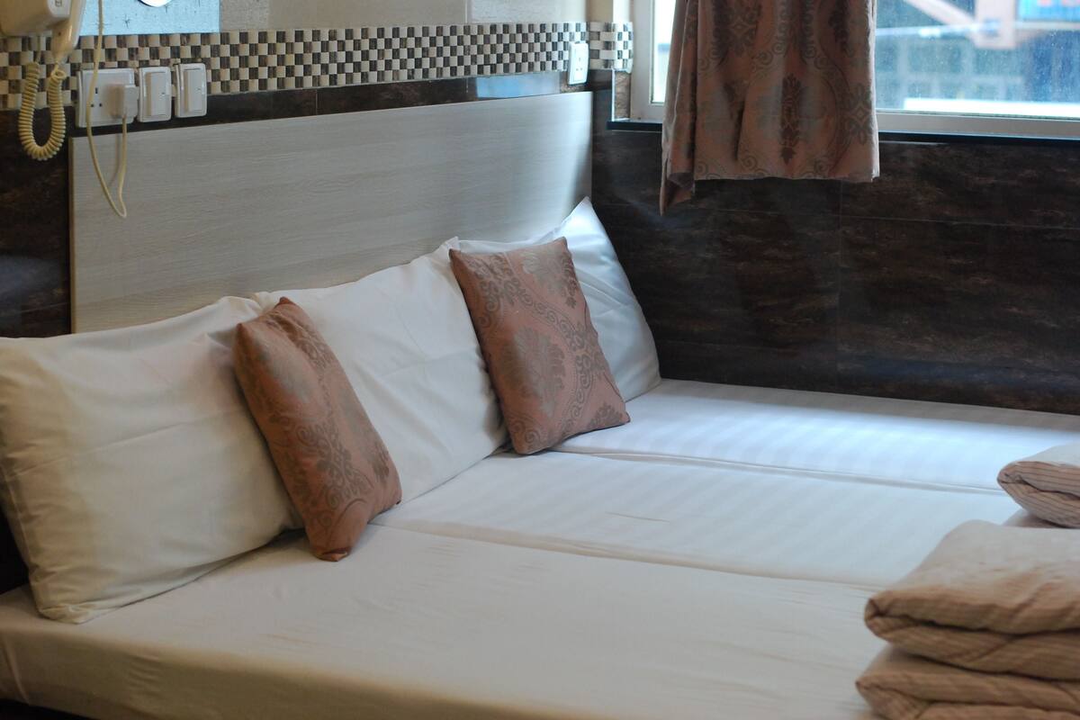 Rollaway beds, free WiFi