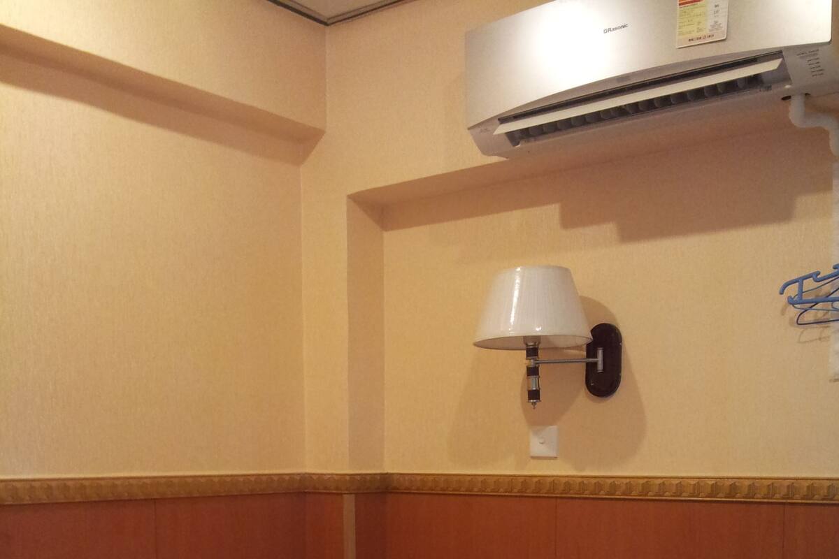 折叠床/加床（额外收费）、免费 WiFi