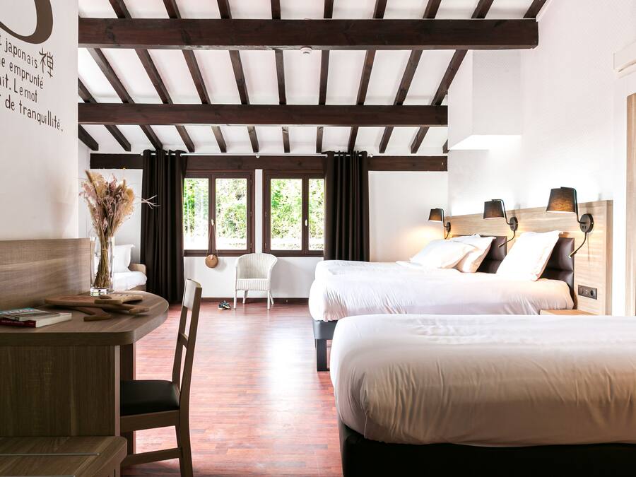 Individuell inredning, unika möbler, skrivbord och arbetsyta för laptop