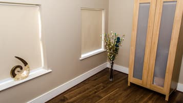 Chambre Simple Standard, 1 lit une place, salle de bains attenante | Bureau, Wi-Fi gratuit, draps fournis