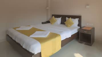 Deluxe room  | In-room safe, iron/ironing board, rollaway beds, free WiFi