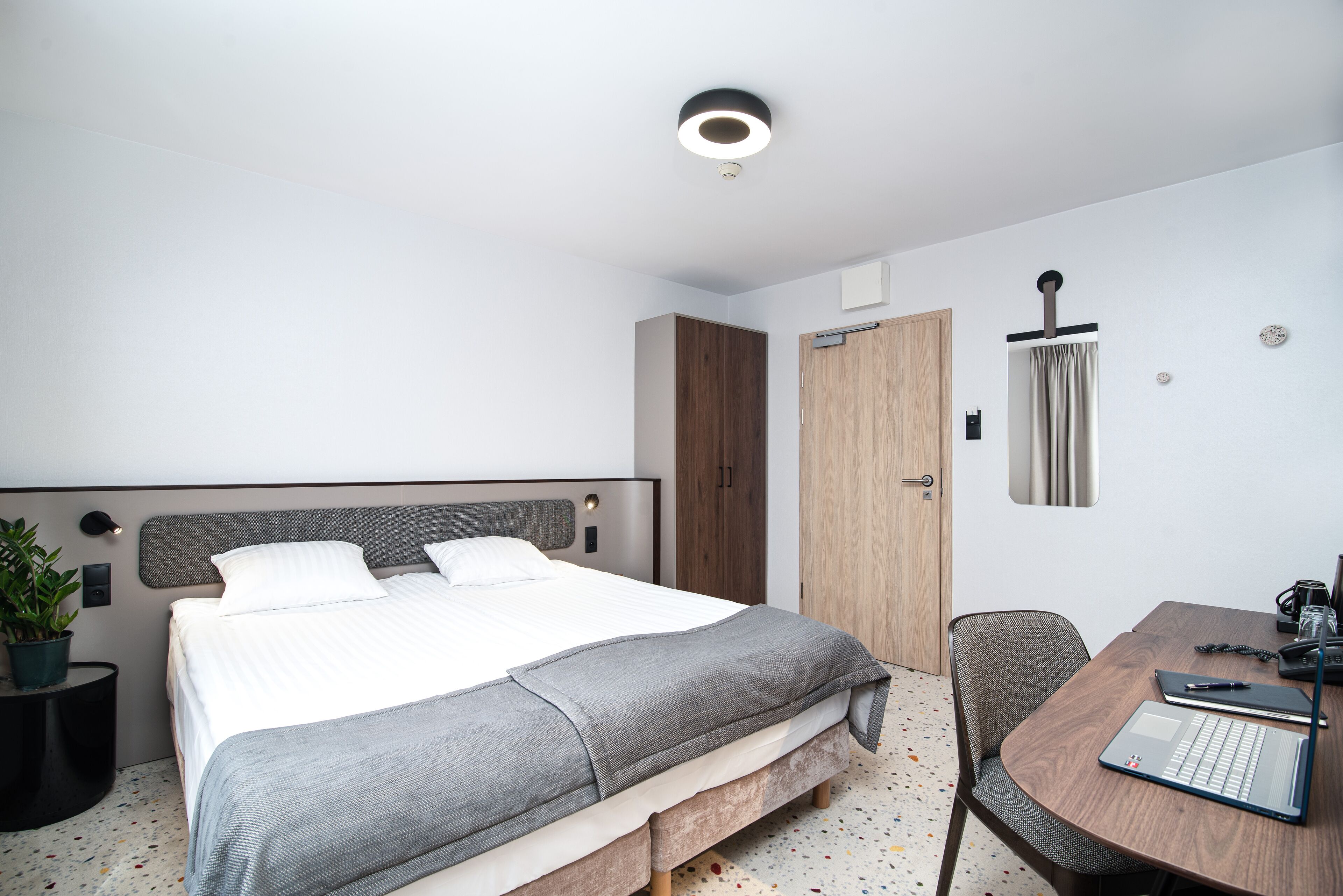 classic double room | in-room safe, desk, laptop workspace, blackout curtains