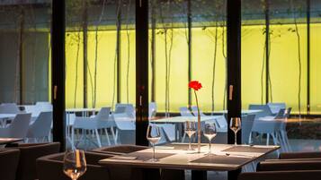 Petit déjeuner buffet compris