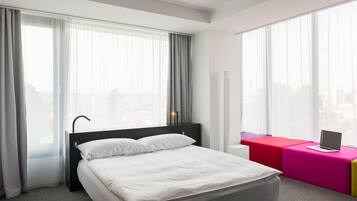 Literie de qualité supérieure, matelas mémoire de forme, minibar