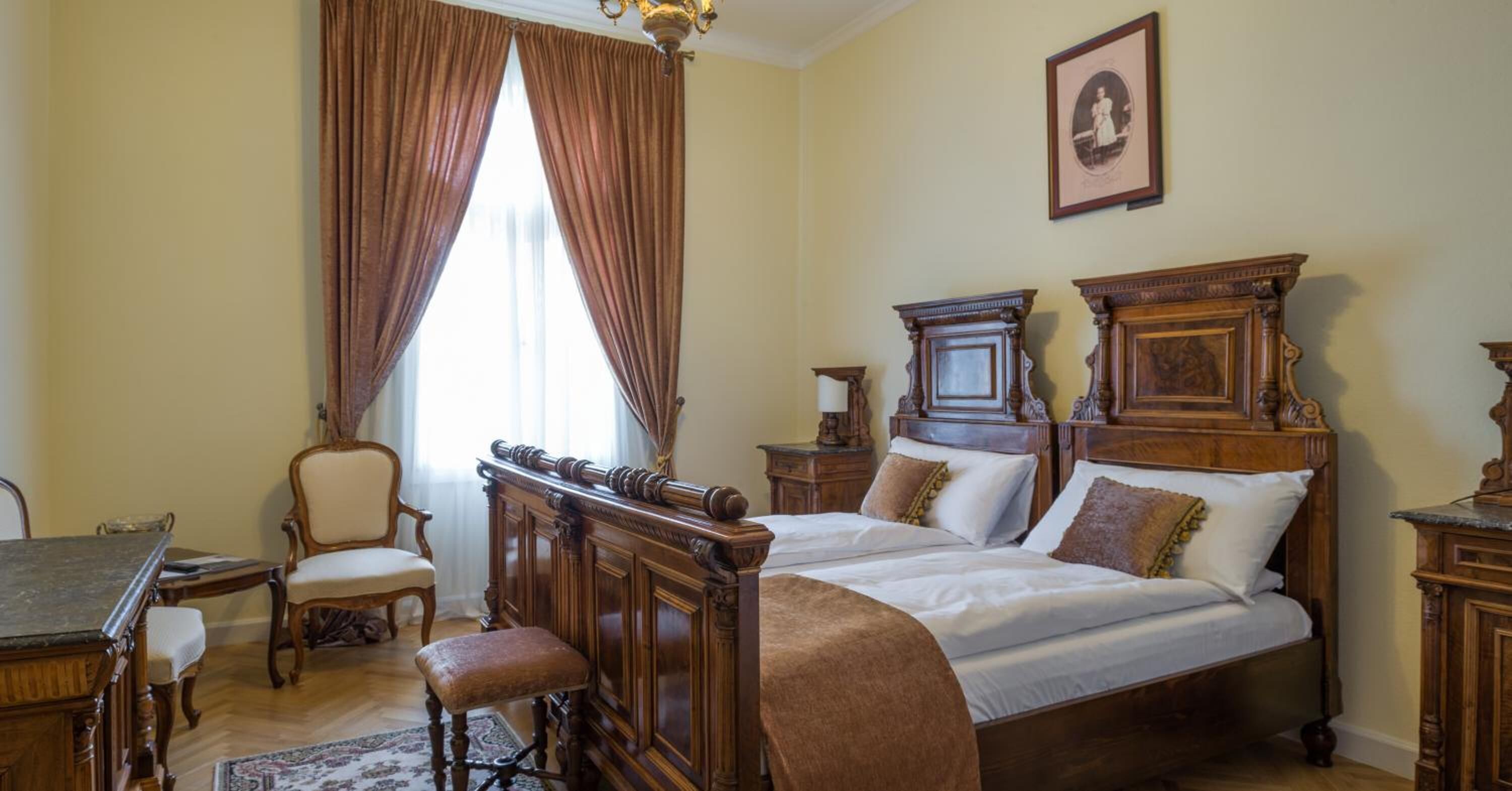 Ropa de cama de alta calidad, colchones viscoelásticos, minibar
