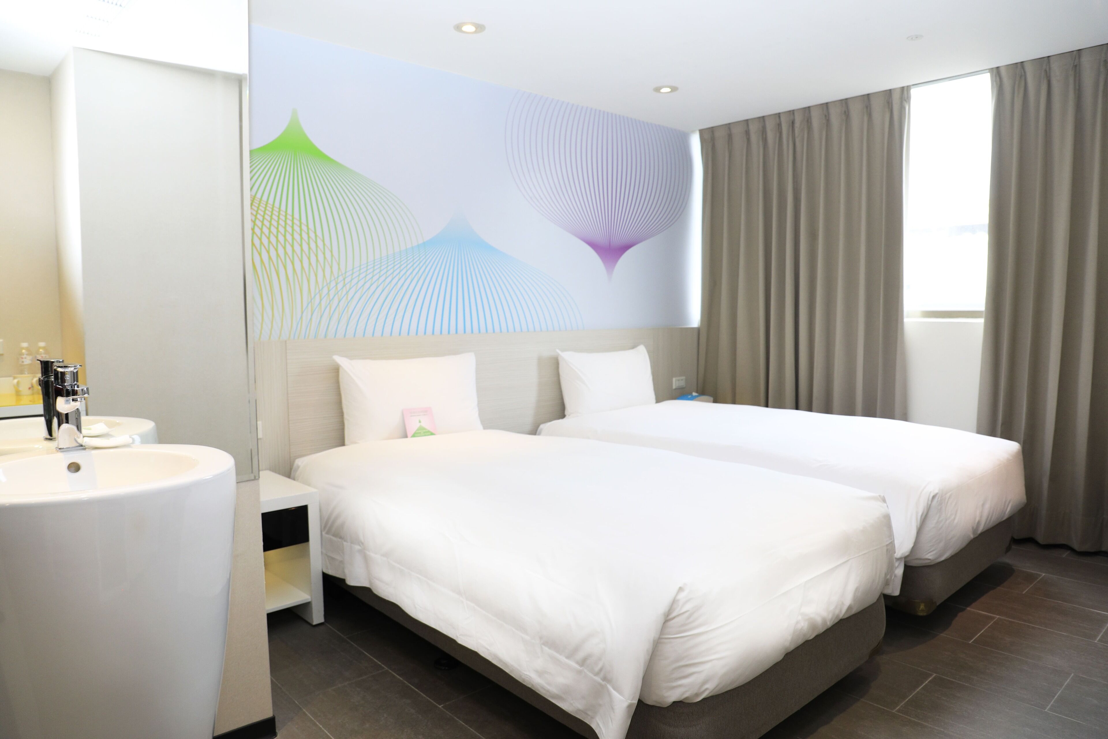 1 habitación, cubrecamas y caja de seguridad en la habitación 