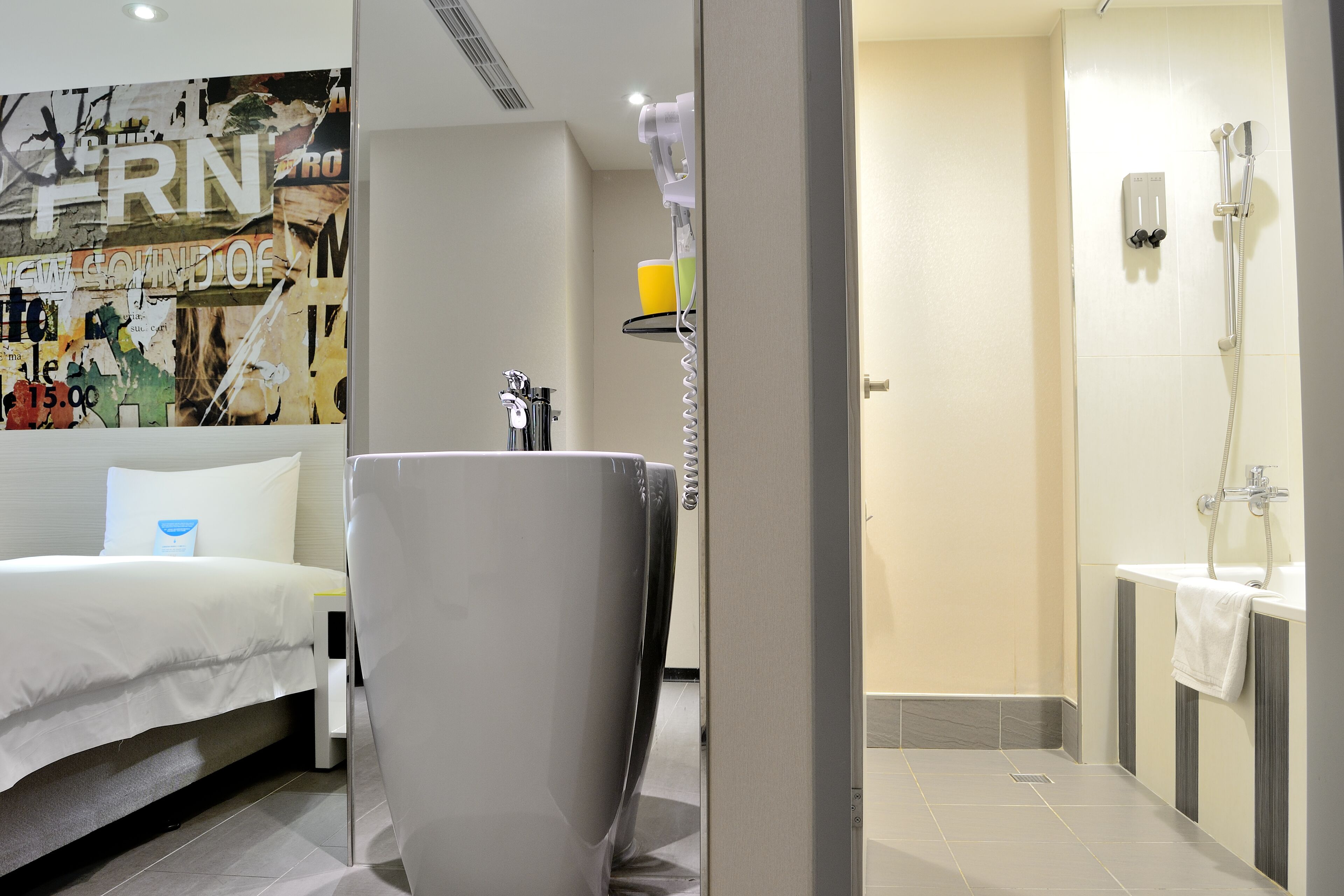 Superior Twin Room | 1 bedroom, down duvets, in-room safe, individually furnished