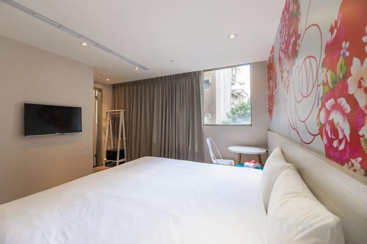1 bedroom, down comforters, in-room safe, desk