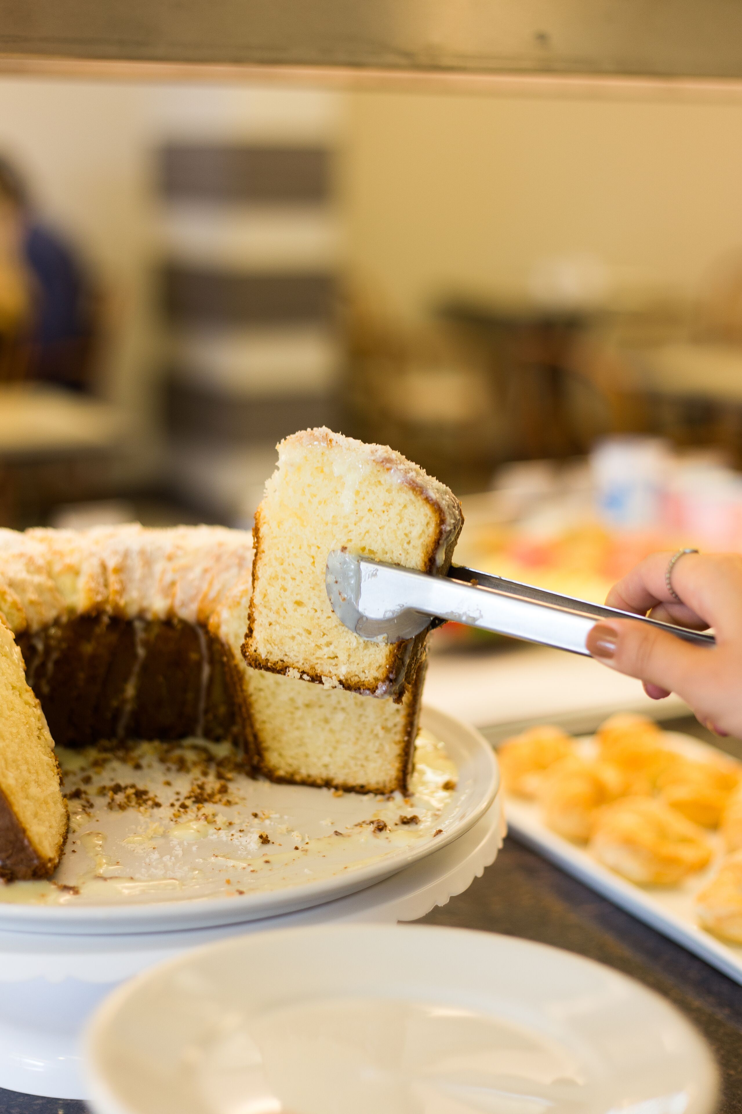 daily buffet breakfast (brl 25 per person)