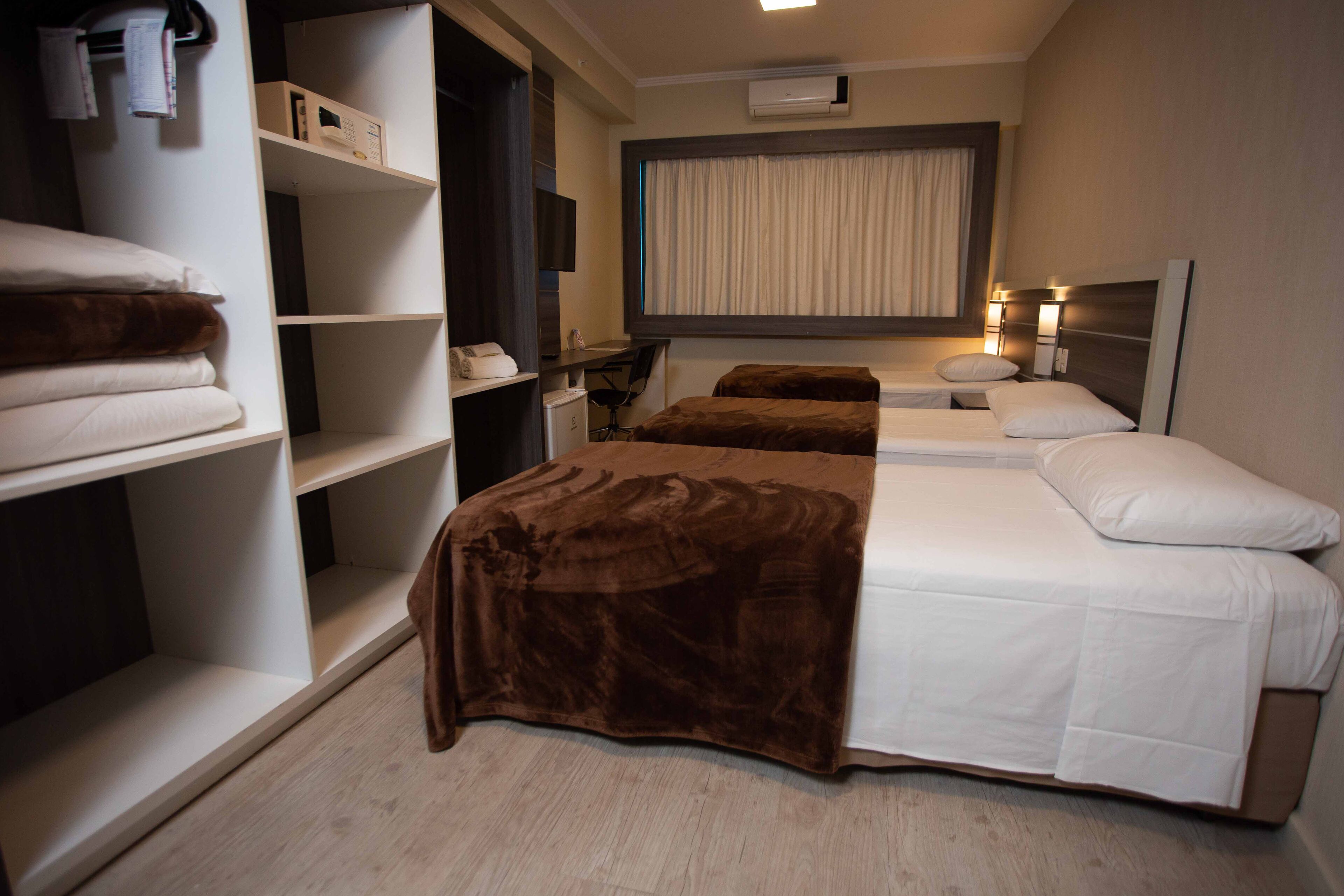 classic triple room, 3 single beds | minibar, in-room safe, desk, free wifi