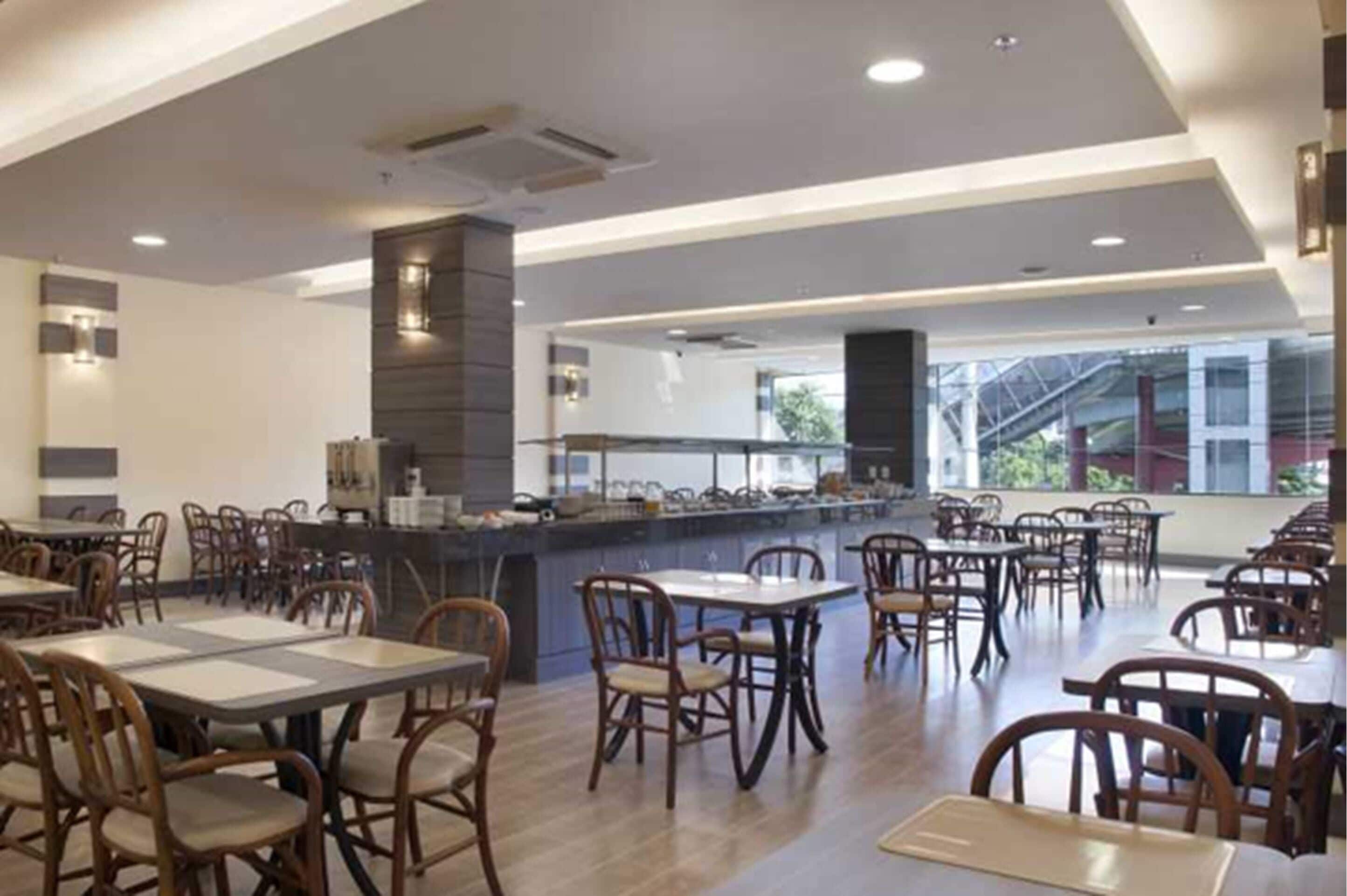 daily buffet breakfast (brl 25 per person)