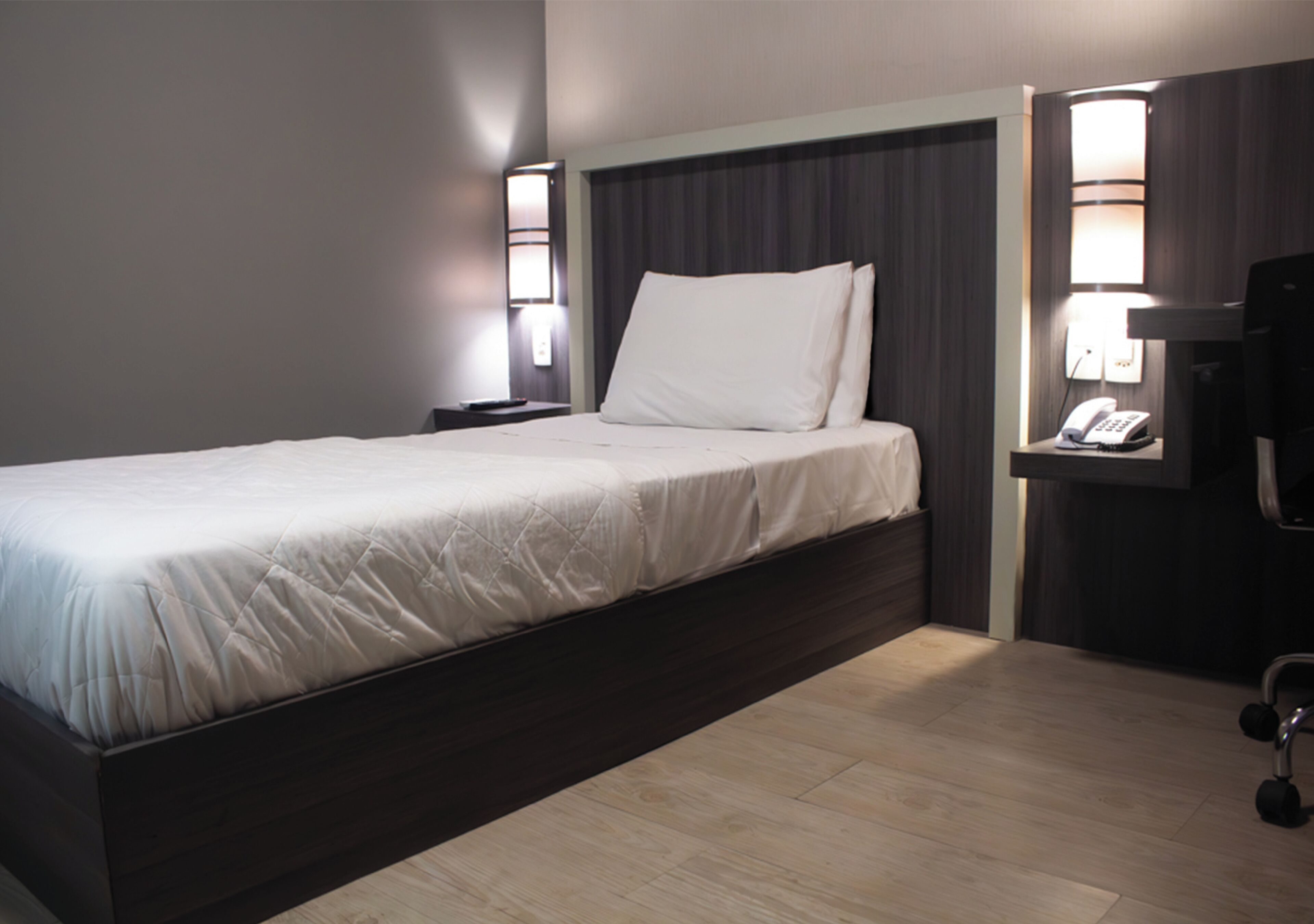 classic single room, 1 single bed | minibar, in-room safe, desk, free wifi