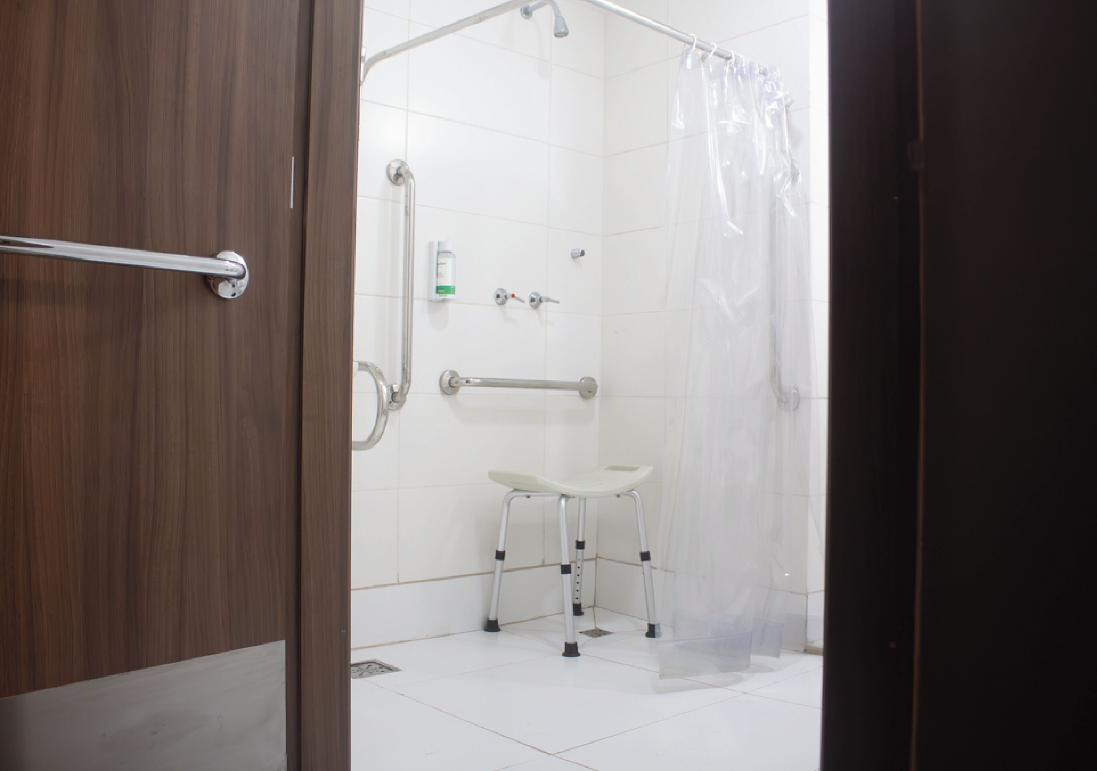 classic single room, 1 single bed | bathroom | shower, hair dryer, towels