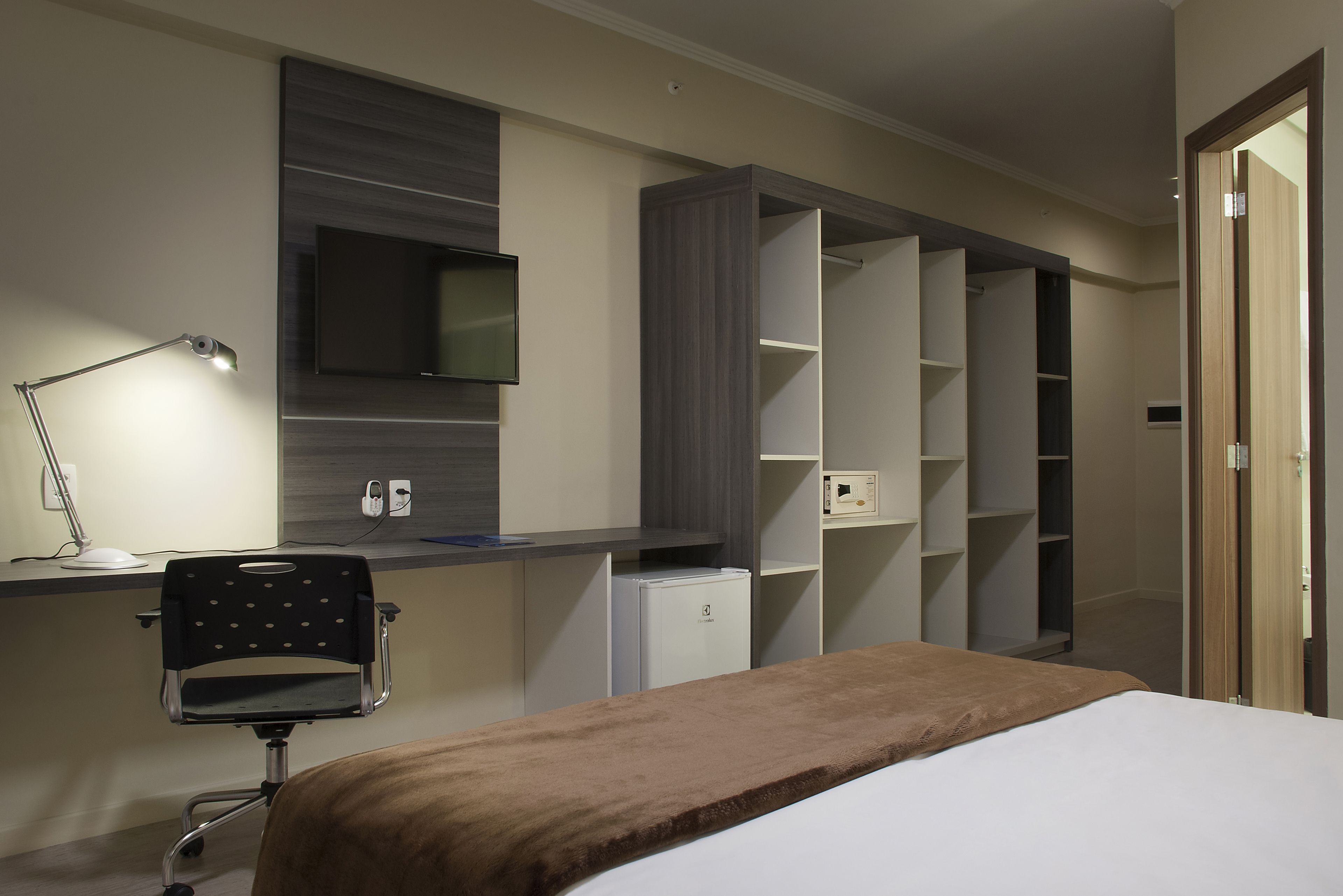 classic double room, 1 double bed | minibar, in-room safe, desk, free wifi