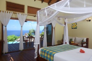 Villa Deluxe, 1 habitación, vista al mar | Minibar, caja de seguridad en la habitación y decoración personalizada 