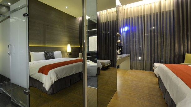 Deluxe Double Room, Park View | Down duvets, in-room safe, blackout curtains, soundproofing - 101 Amici Hotel Six Star Hostel (Taipei)