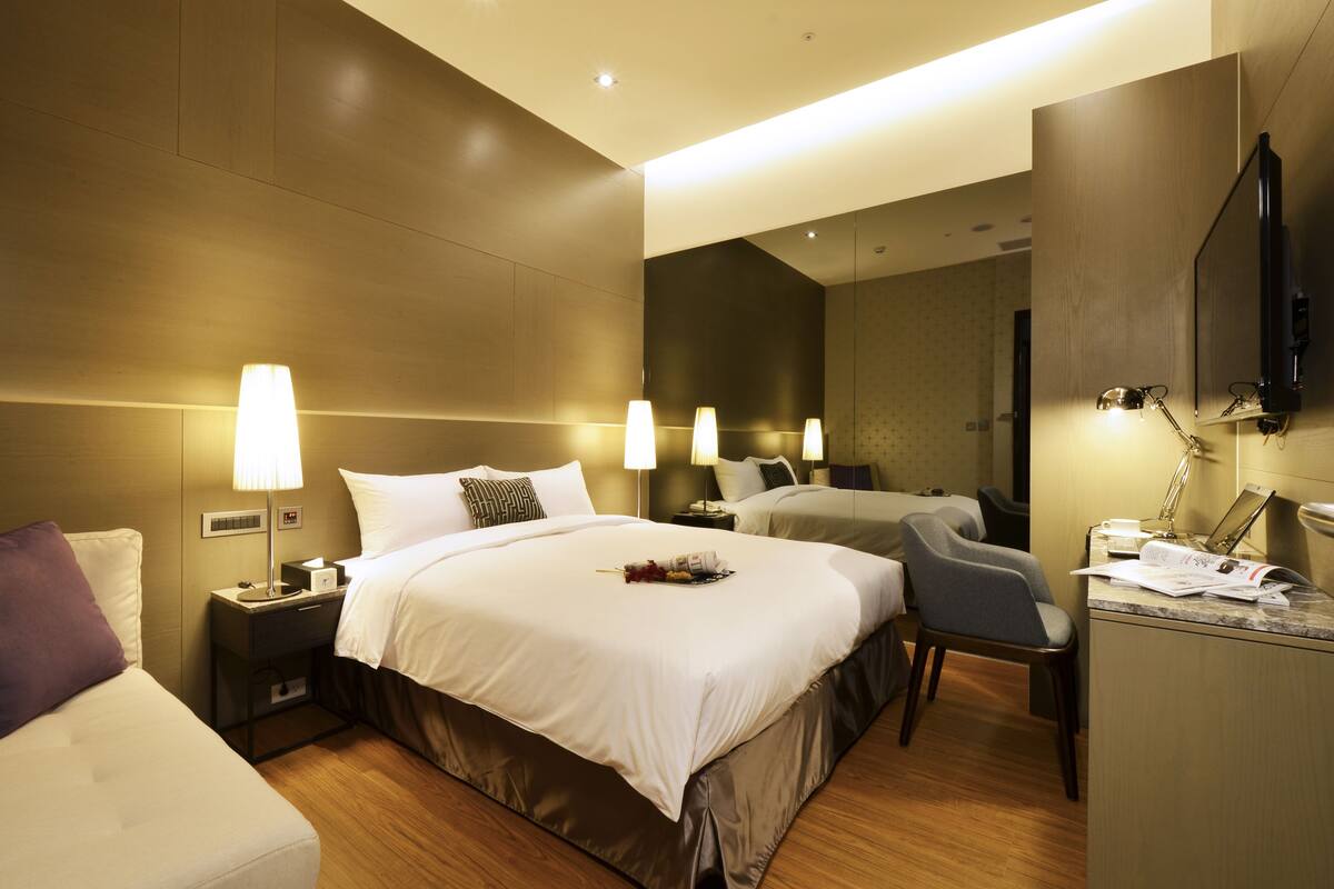 Economy Double Room, 1 Double Bed, No Windows | Down duvets, in-room safe, blackout curtains, soundproofing