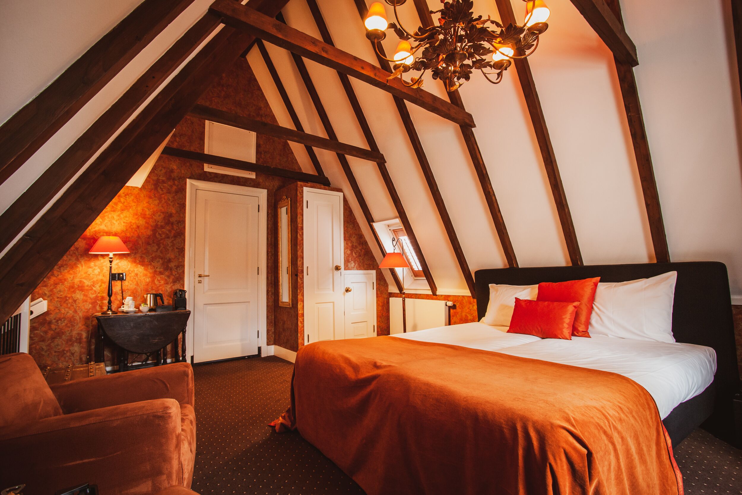 deluxe room, 1 bedroom | minibar, in-room safe, desk, soundproofing