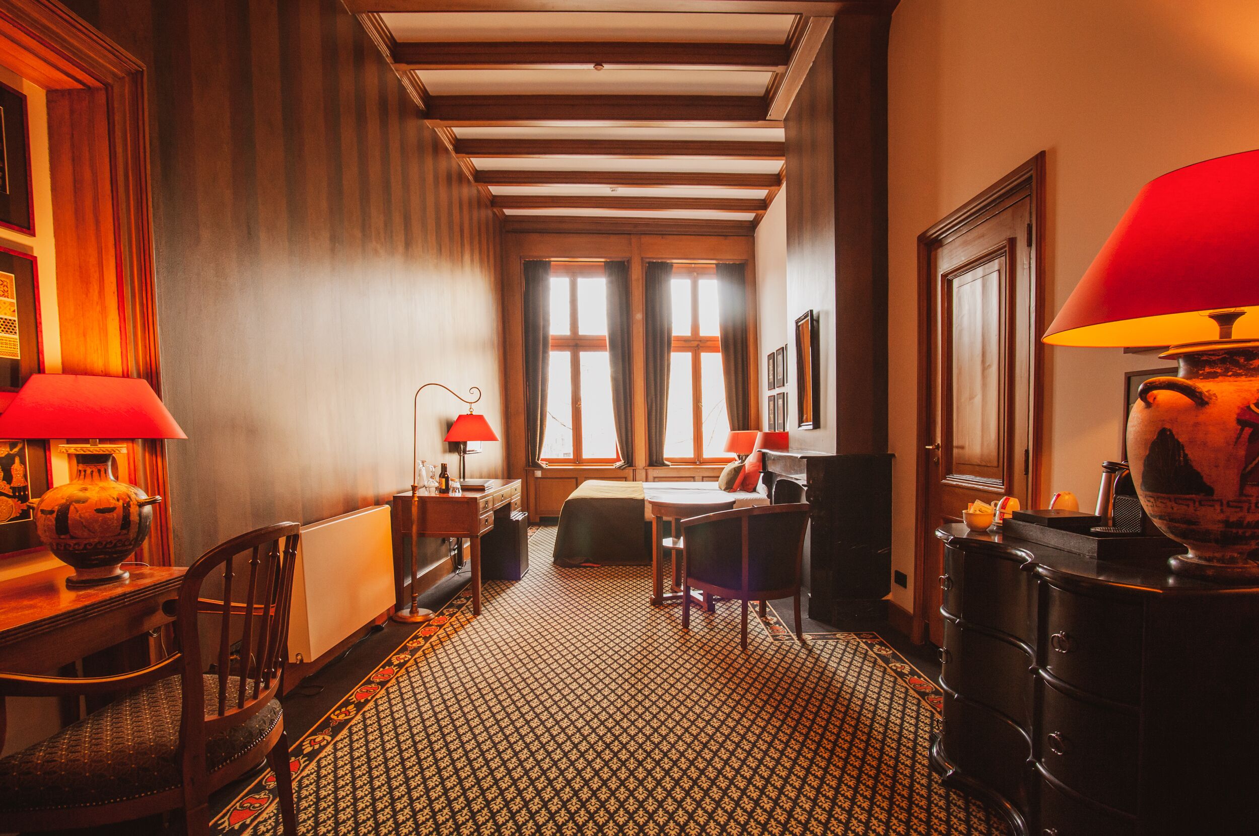 grand room | minibar, in-room safe, desk, soundproofing