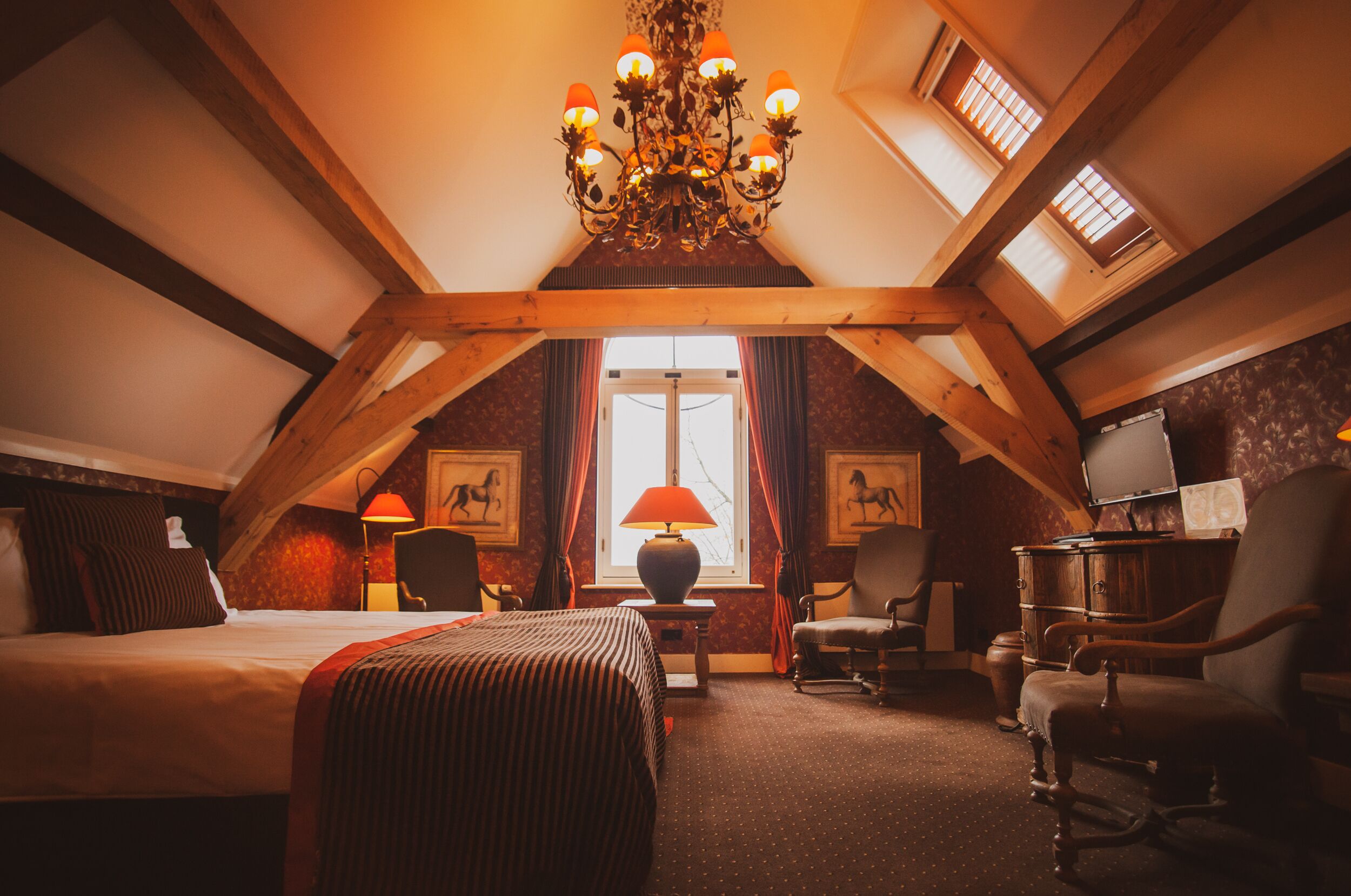 grand room | minibar, in-room safe, desk, soundproofing