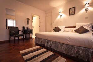 Camera Superior con letto matrimoniale o 2 letti singoli | Una cassaforte in camera, una scrivania, letti aggiuntivi (a pagamento)