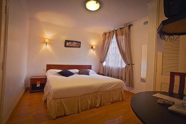 Quarto casal ou duplo standard | Cofres nos quartos, escrivaninha, camas extras/dobráveis (sobretaxa)