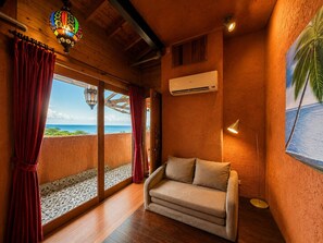 Living area - 墾丁阿飛衝浪旅店 Afei Surf Inn - 步行南灣五分鐘 5 Min Walk from South Beach (Hengchun)