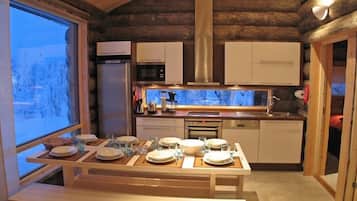 Chalet, 4 Bedrooms, Sauna | In-room dining