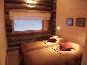 Chalet, 4 Bedrooms, Sauna | 1 bedroom, desk, iron/ironing board, cribs/infant beds - Kelokoto Chalets (Kuusamo)
