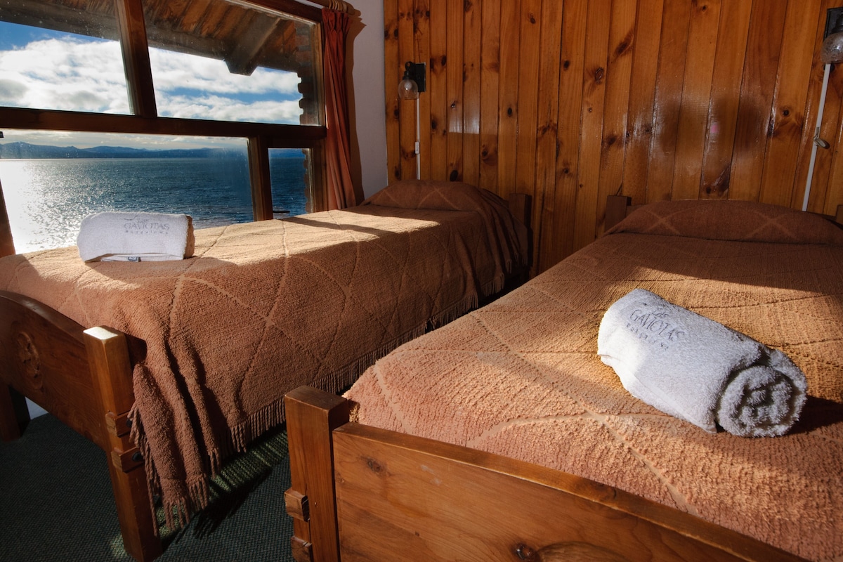 Luxe beddengoed, een minibar, een kluis op de kamer, een bureau